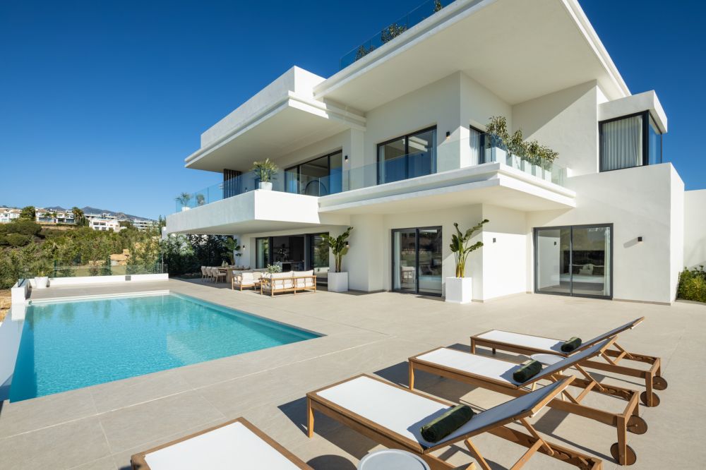 Villas modernas, vistas impresionantes, lujo.