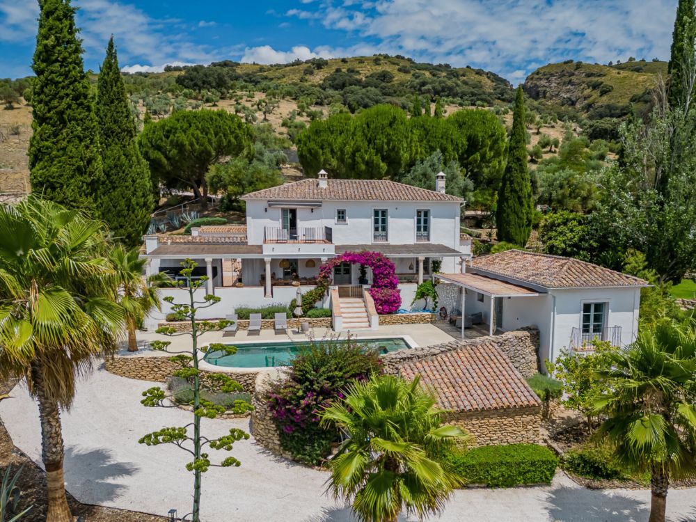 Luxurious property with modern amenities and historical charm.