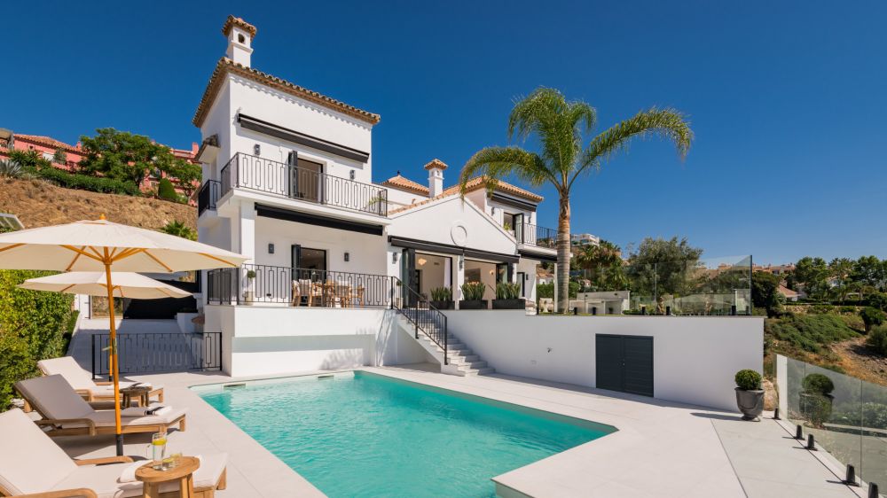 Luxurious villa with spectacular panoramic views.