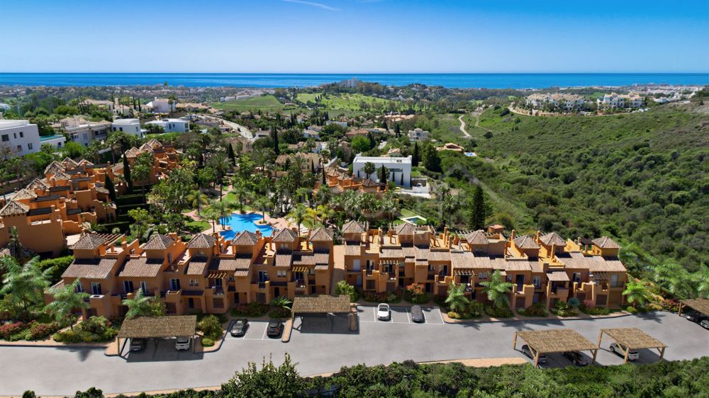 Modern 3 bedroom townhouse in El paraiso 