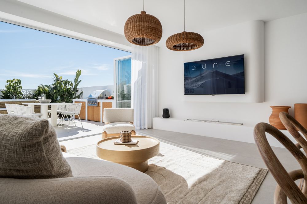 Beachfront townhouse with luxurious charm and spectacular views.