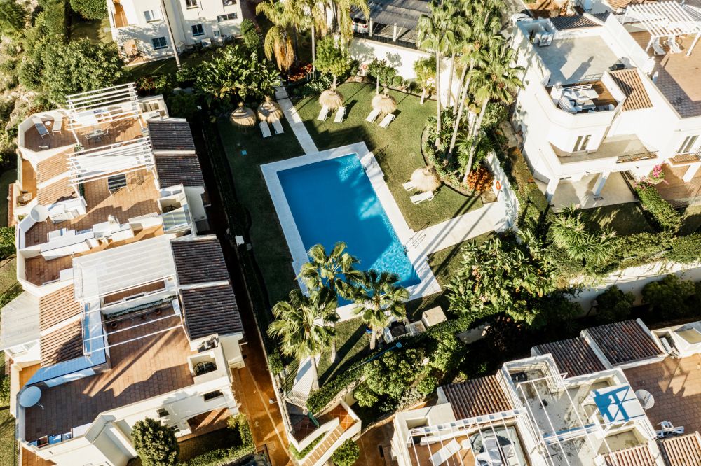 Apartamento boho renovado con vistas a la montaña, ubicación privilegiada.