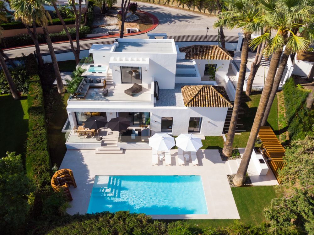 Nueva Andalucia: Villa de lujo en el Valle del Golf con vistas impresionantes.