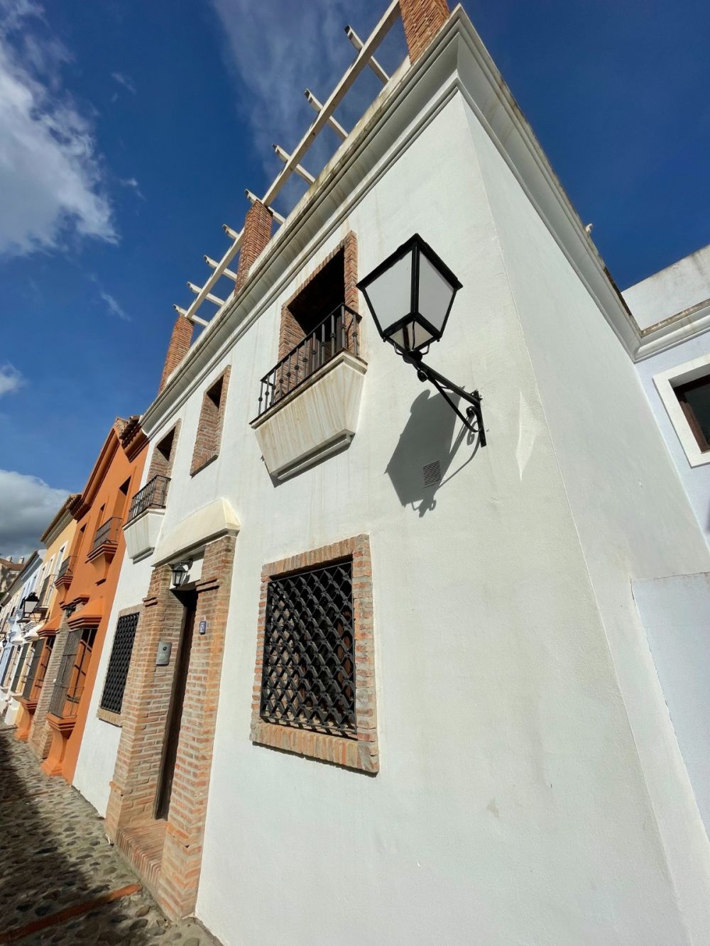 Adosada amplia con 4 dormitorios en Estepona