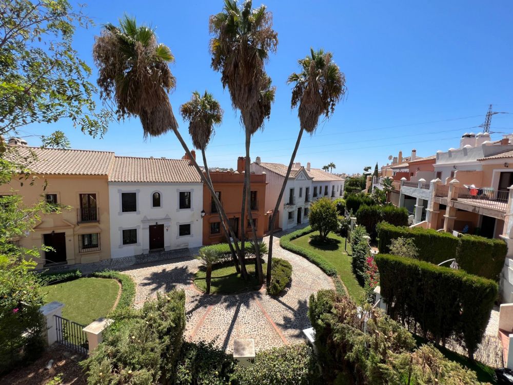Casa amplia con 4 dormitorios en Estepona