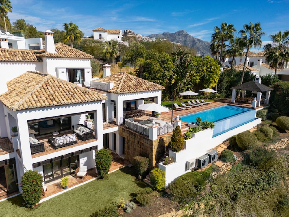 La Quinta: Villa de lujo con vistas panorámicas y comodidades premium. 
