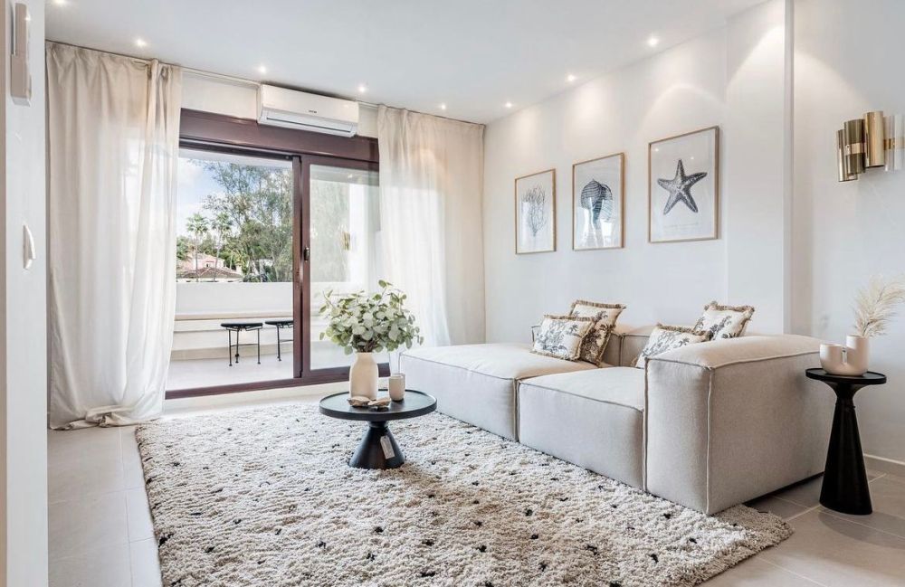 Apartamento lujoso con 3 dormitorios en el centro de Nueva Andalucia 