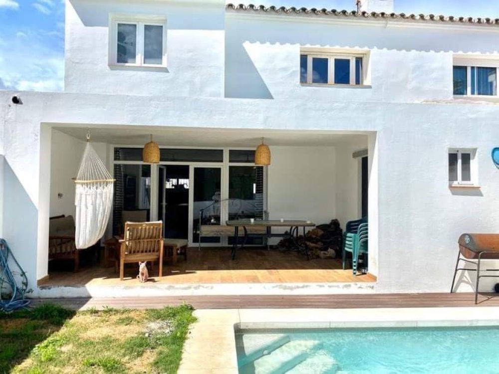 Luxurious house with private pool in El Campanario.
