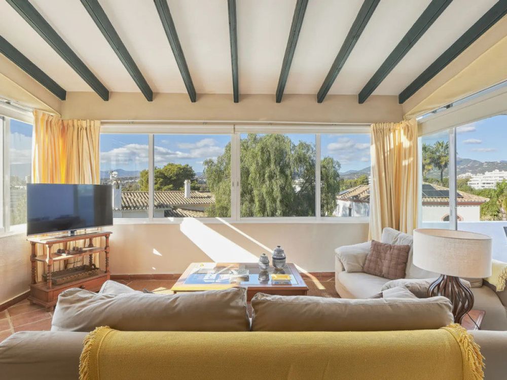 Charming 4-bed, 3-bath semi detached - house in San Pedro.