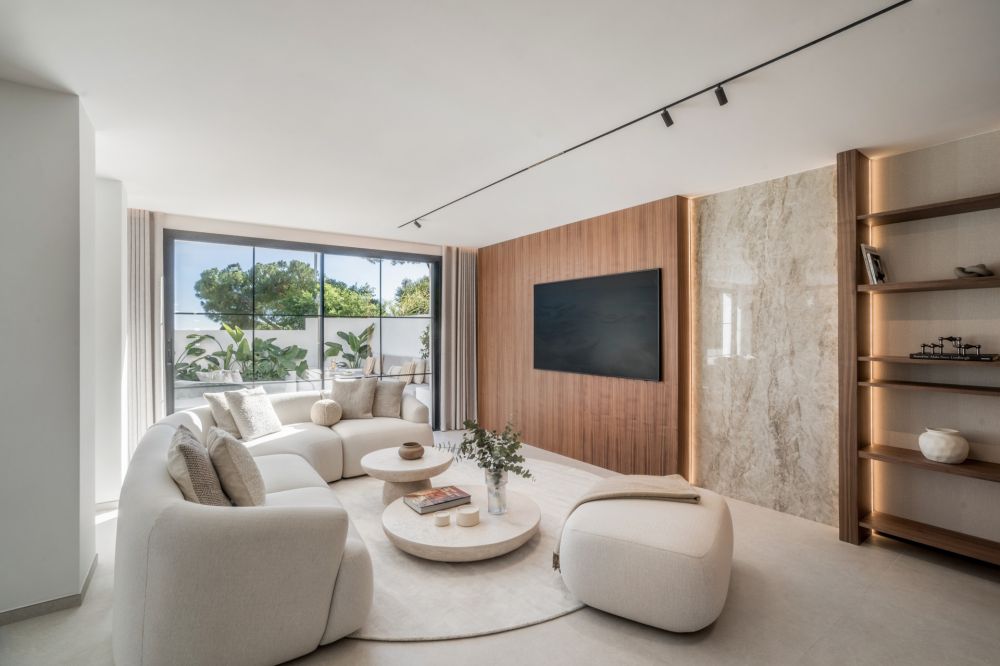 Stunning 5-Bedroom Semi-Detached Home in Nueva Andalucía