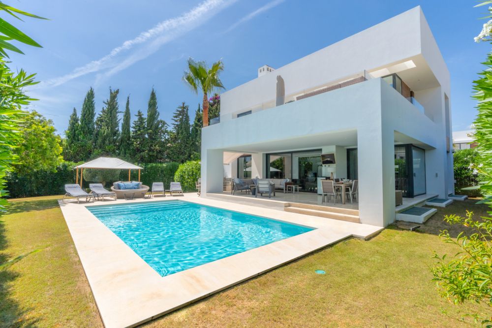 Exquisite Villa with 5 Bedrooms in Estepona