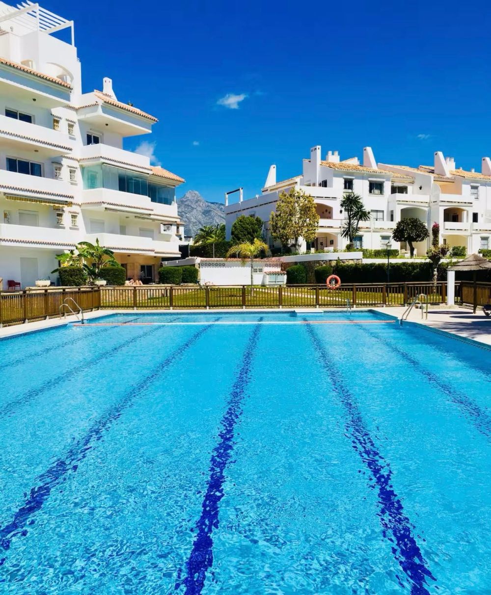Elegant 2-Bedroom Apartment in Nueva Andalucía’s Royal Gardens