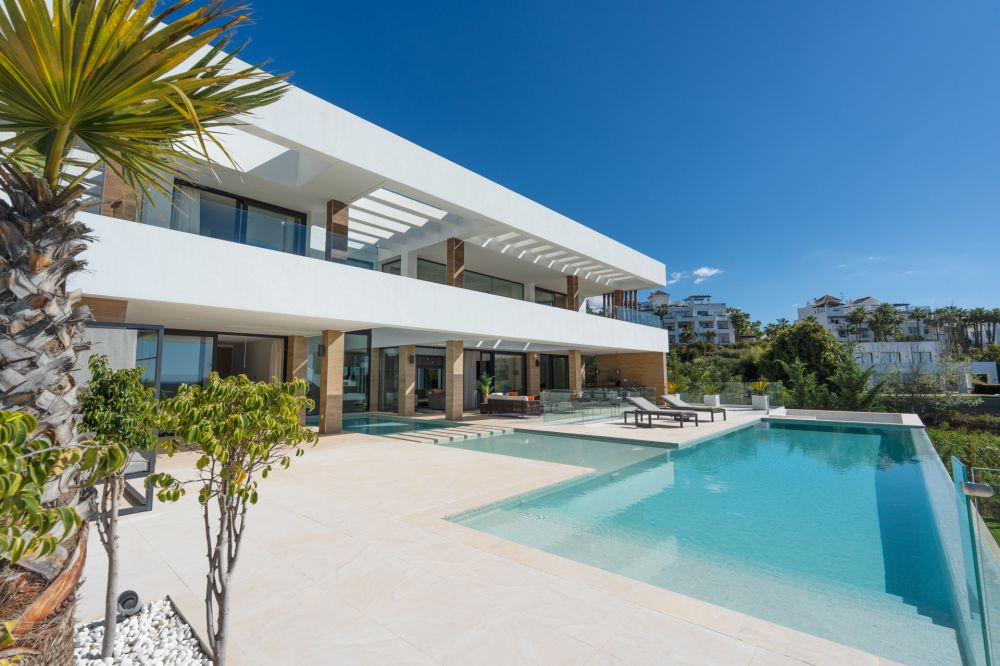 Modern luxury villa for sale in La Alquería, Benahavís