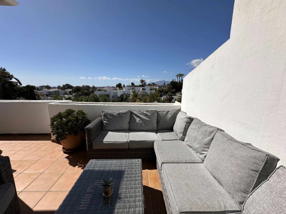 Duplex penthouse for sale in Guadalmina Baja