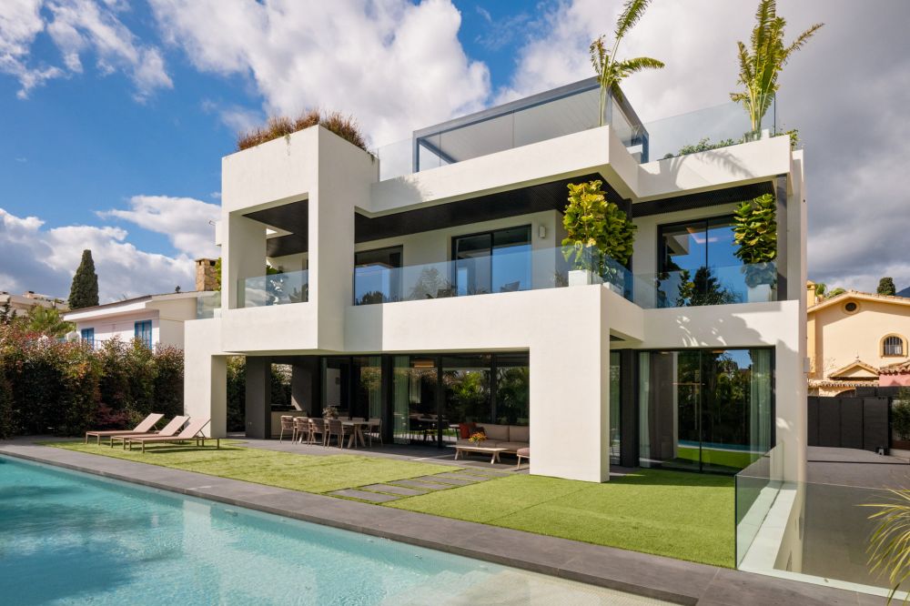 Villa de lujo en venta en la Milla de Oro, Marbella