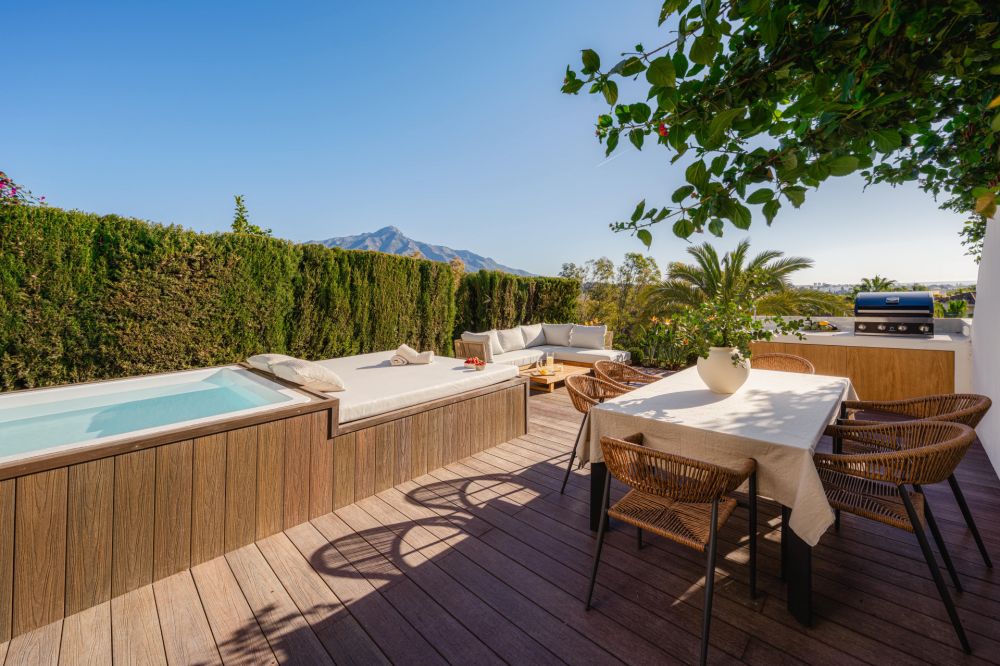Luxury Apartment For Sale in Nueva Andalucia, Marbella