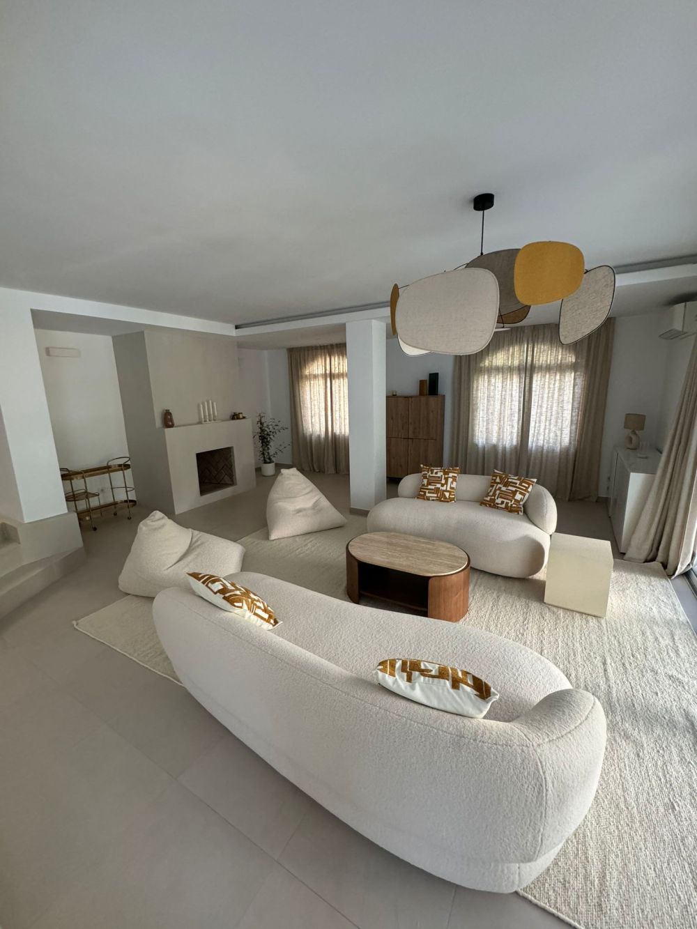 Un Tranquil Elviria Retiro: Confort Sunlit y Conveniencia Costera