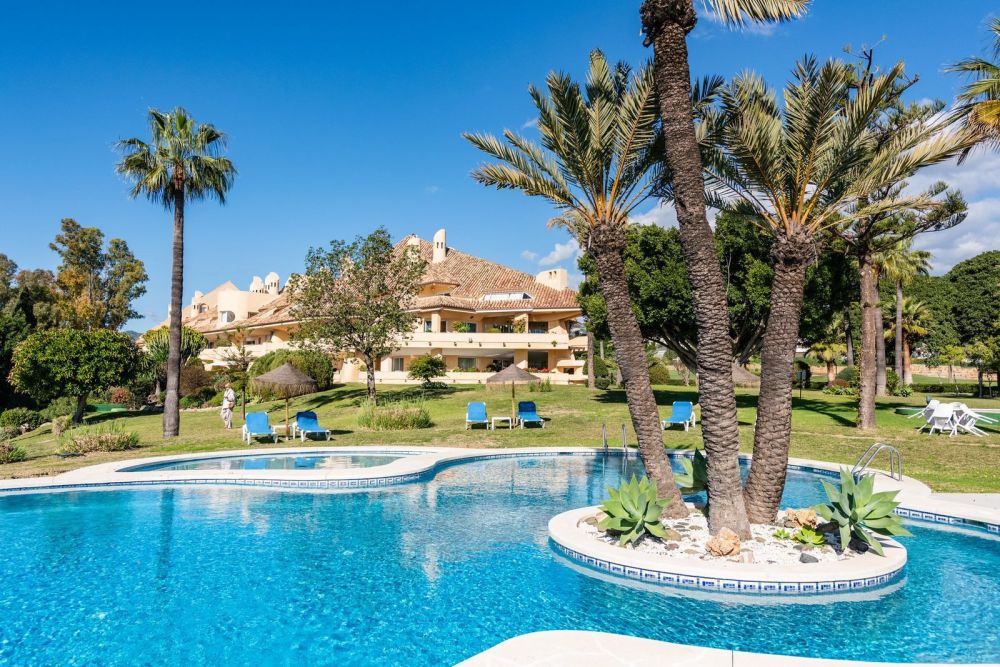 Apartment with Golf Views for Sale in Nueva Andalucía, Marbella