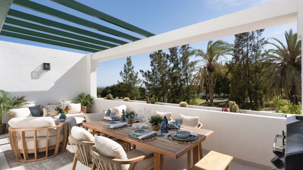 Modern apartment for sale in La Quinta, Benahavis