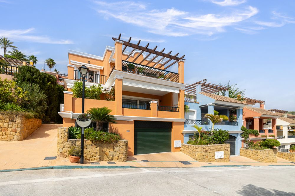 Modern town house for sale in Nueva Andalucia, Marbella