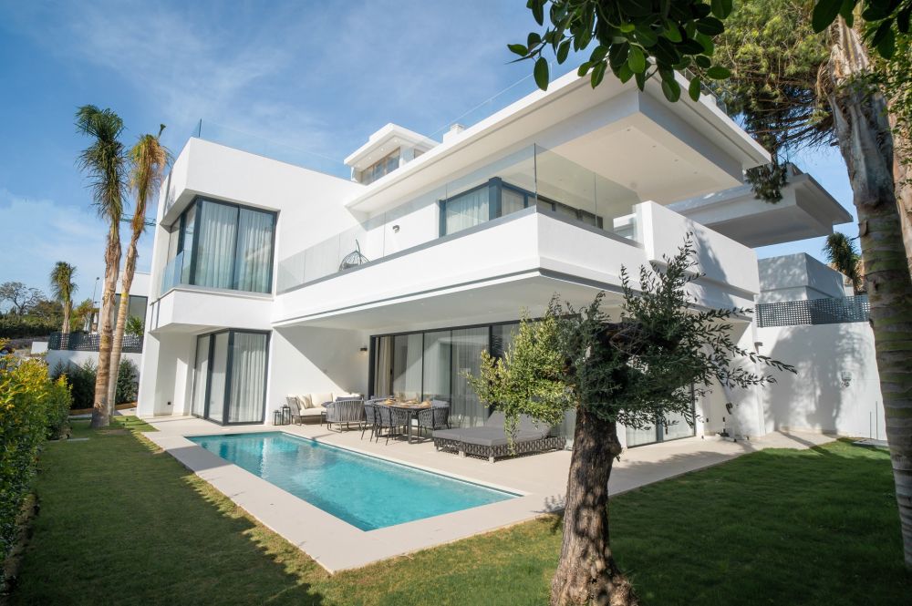 Modern Villa for Sale Close to Puerto Banús