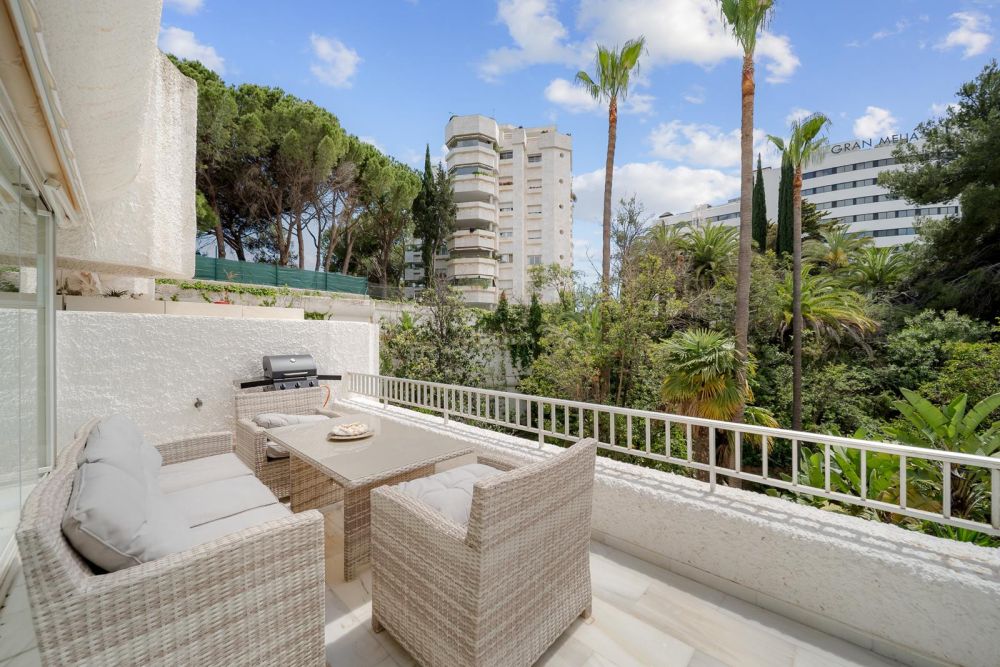 Modern Comfort with a View: Prime 3-Bedroom Living in Marbella East