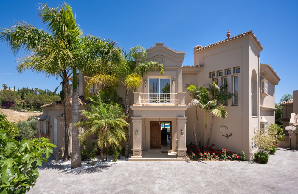 Classic Andalusian Mansion for Sale in Nueva Andalucía, Marbella
