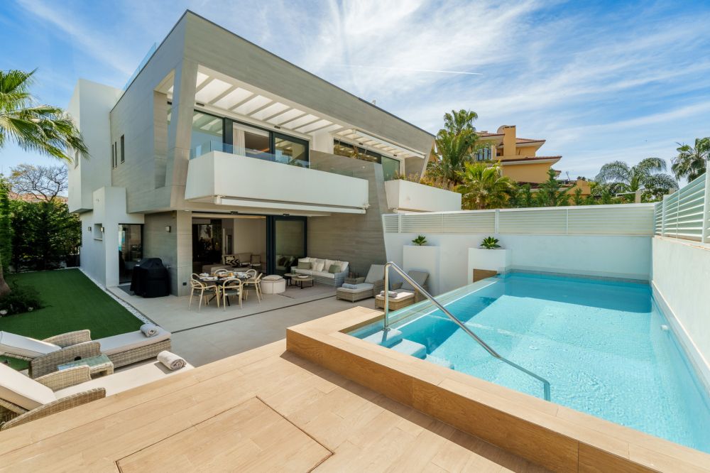 Modern Luxury Villa for Sale in Banus Bay, Marbella