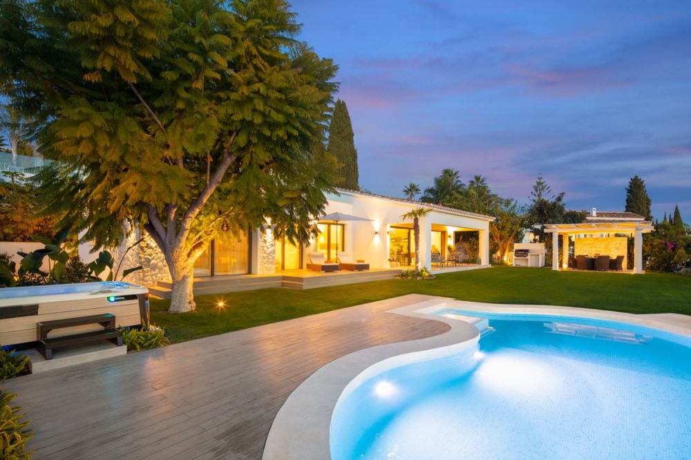 Luxury Modern Villa for Sale in El Rosario, Marbella East
