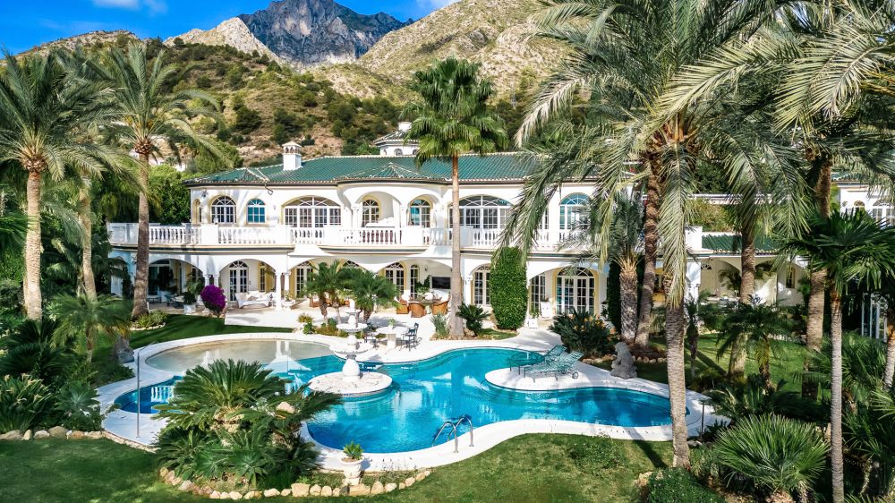 Villa de lujo moderna en venta en Marbella.