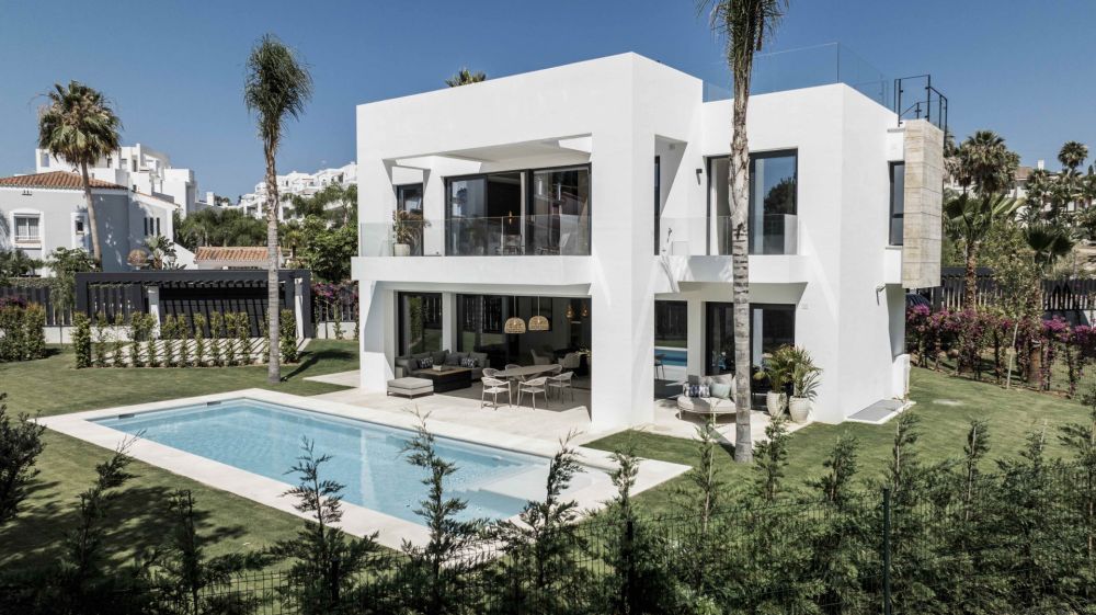 Villa moderna a estrenar en la Nueva Mila de Oro, Estepona