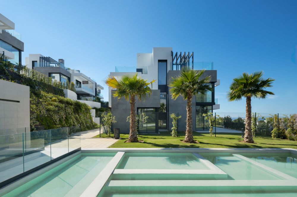 Villa adosada de lujo moderna en venta en Marbella.