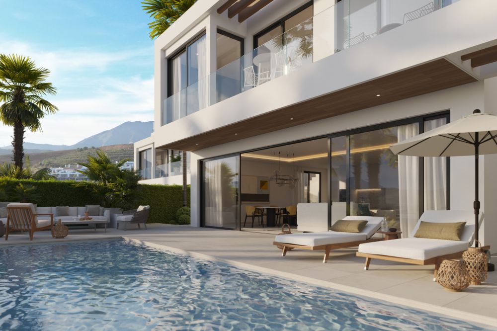 Villa Elegante con Vistas al Mar en la Zona Oeste de Estepona