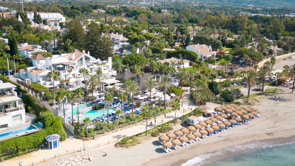 Moderno Apartamento de Lujo en Puente Romano, Marbella