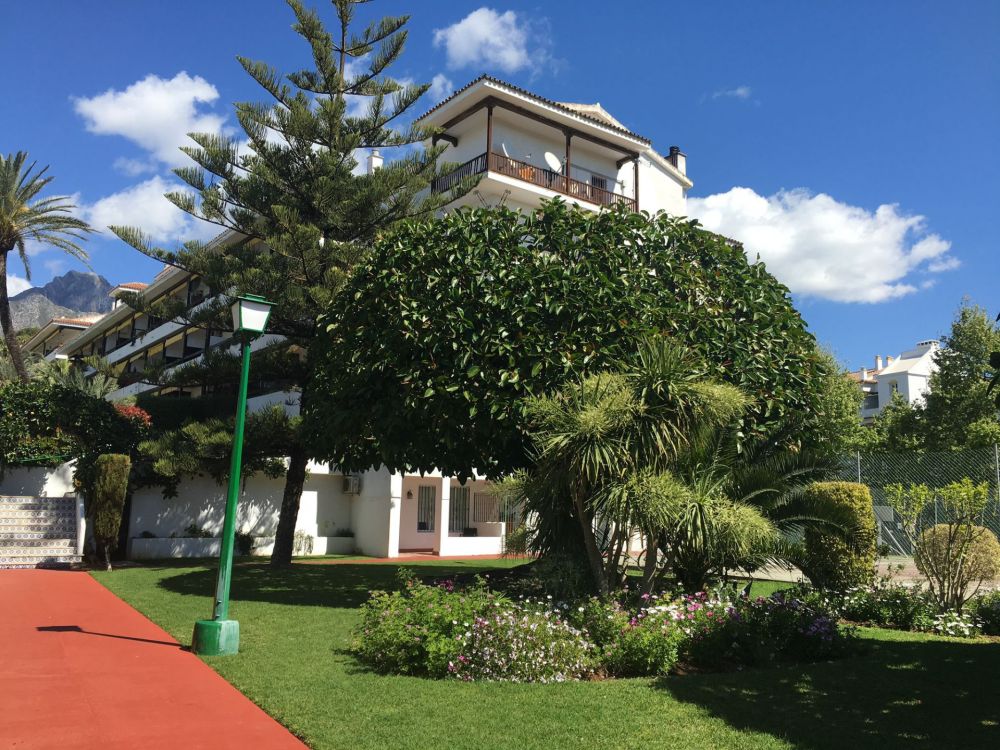 Acogedor estudio en Marbella con terraza soleada.