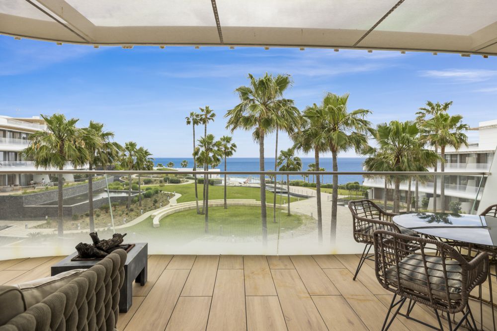 Beachfront Luxury Apartment for sale in Estepona with indoor pool