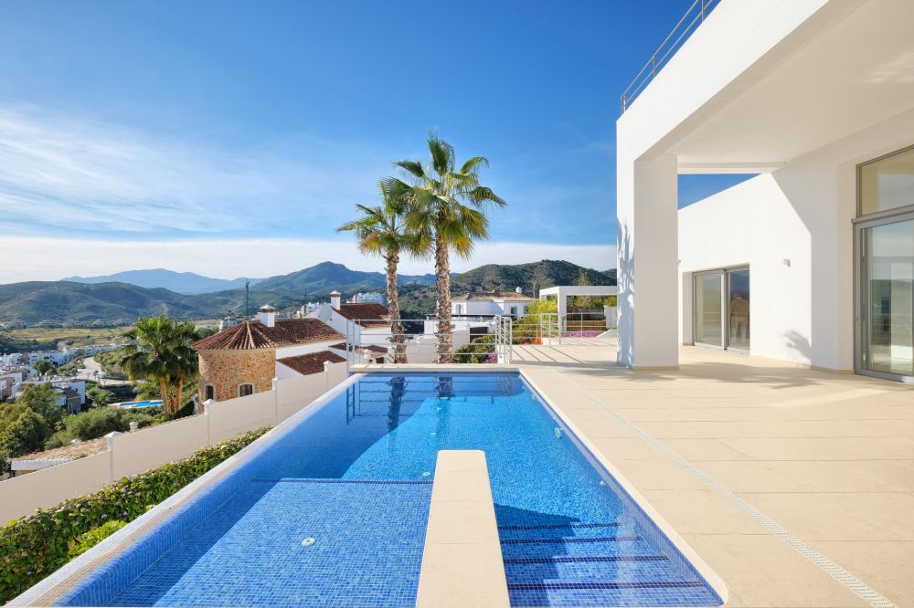 Luxury Modern Villa for Sale in Puerto del Capitán, Benahavís