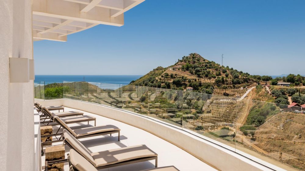 Apartamento sin amueblar con piscina y gimnasio.