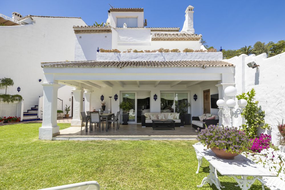 Cozy town house for sale in Nueva Andalucia