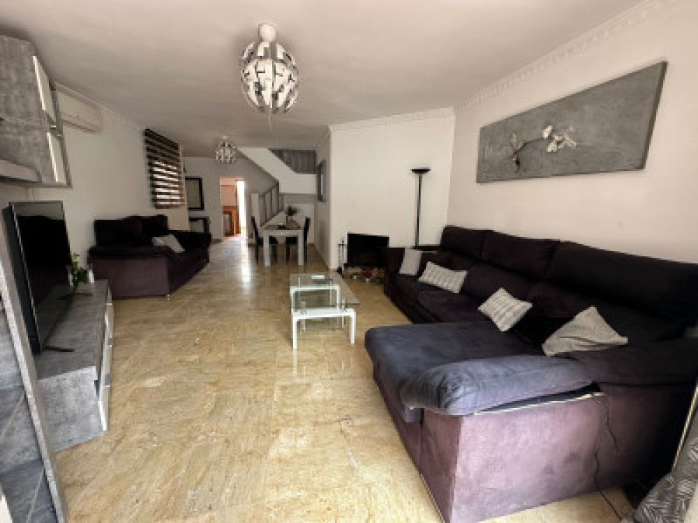 Charming Spanish townhouse with terrace and character.