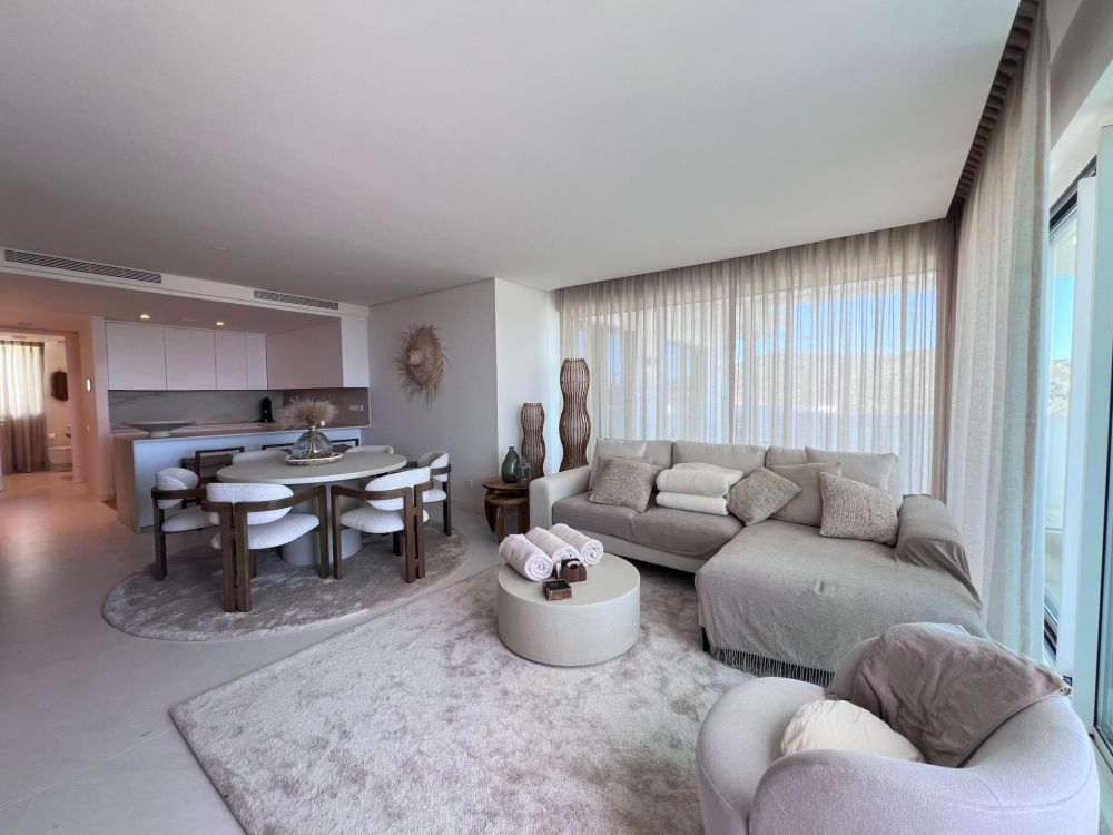 Apartamento moderno con vistas al mar espectaculares.