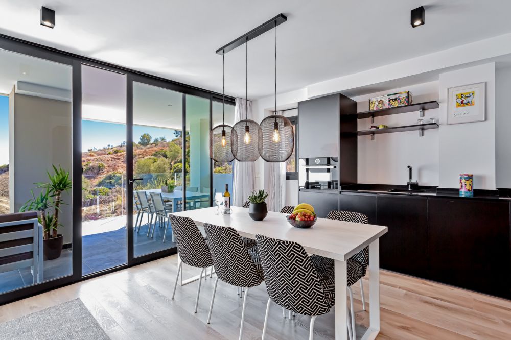 Apartamento Moderno de Lujo con Vistas a la Piscina en Marbella
