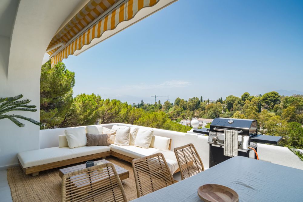 Luxury Ground Floor Apartment for sale in Benahavis