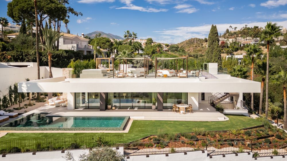 Modern Frontline Golf Villa in Los Naranjos, Marbella