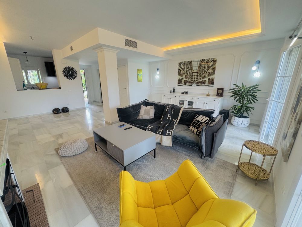 4 bedroom townhouse with sea views in Estepona East
