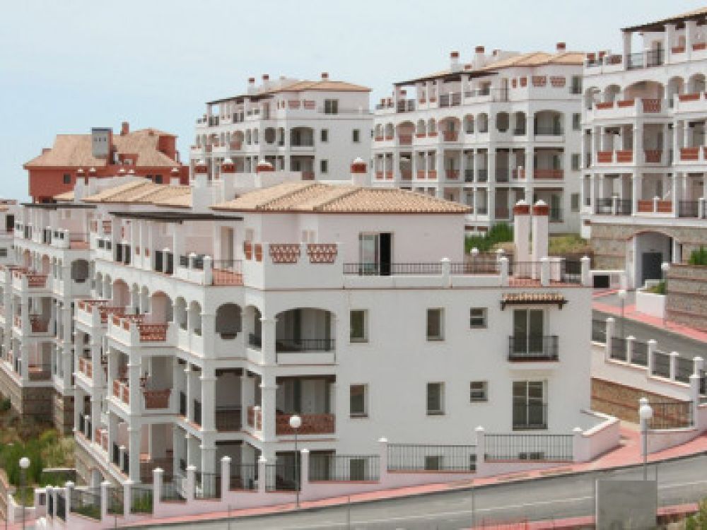 Central Marbella apartment with terrace and sea views.