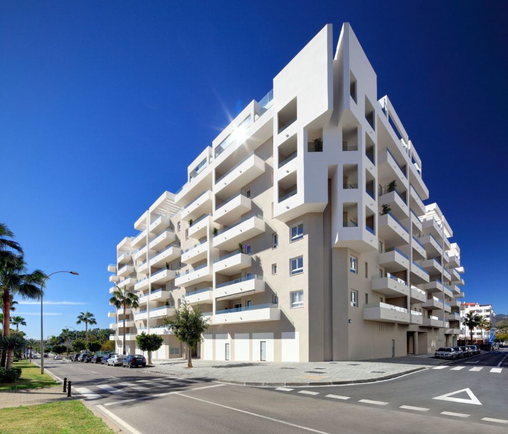 Modern 2-Bedroom Apartment in Nueva Andalucía with Rooftop Pool & Prime Location