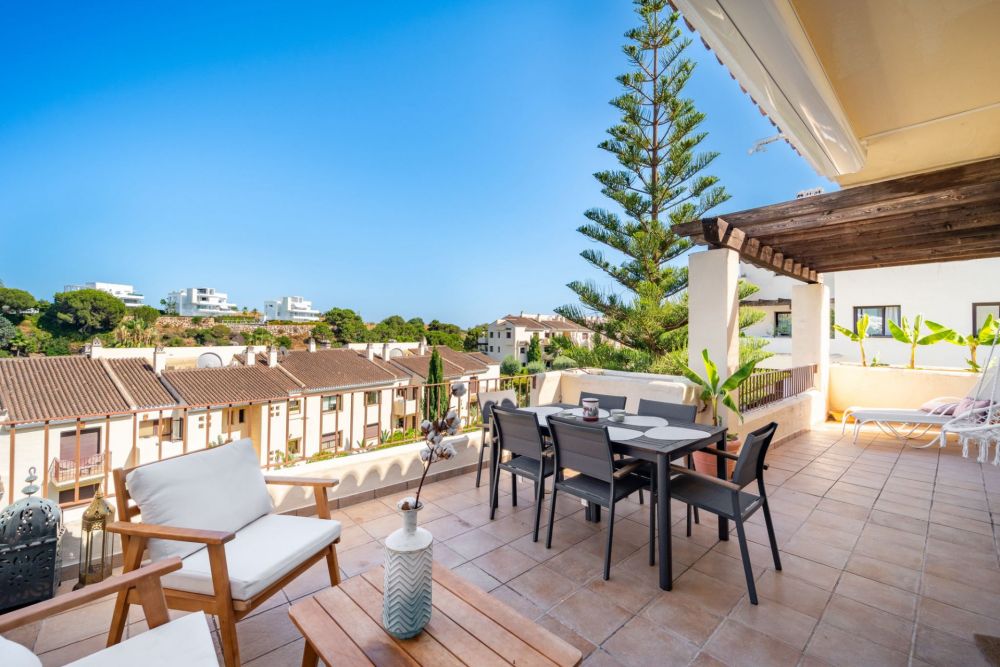 Elegante Apartamento de 3 dormitorios con vistas panorámicas en La Quinta, Benahavís