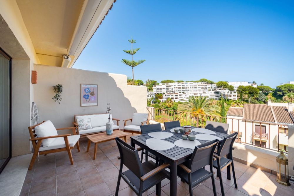 Elegant 3-Bedroom Apartment with Panoramic Views in La Quinta, Benahavís