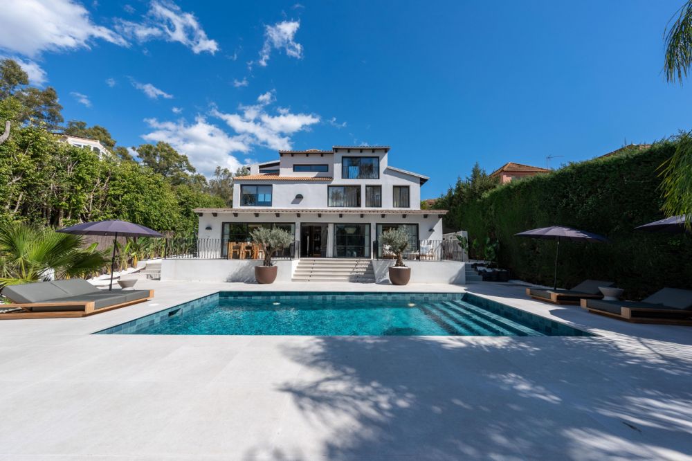 Stylish 5-Bedroom Villa for Sale in Marbella with Spacious Garden and Japandi Design